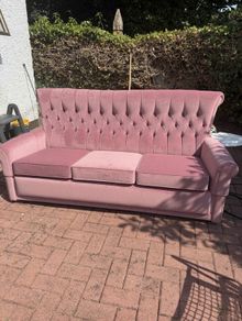 Beautiful Vintage-Style Chesterfield sofa