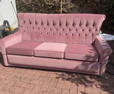 Beautiful Vintage-Style Chesterfield sofa