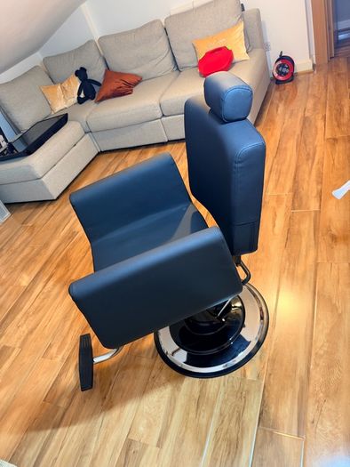 Beauty/Barber Chair