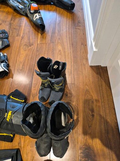 Leathers,boots,gloves,back,chestprotector,airbag