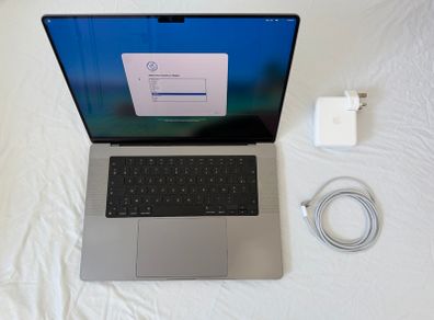 MacBook Pro 16 M1 Pro 10-core CPU 16-core GPU