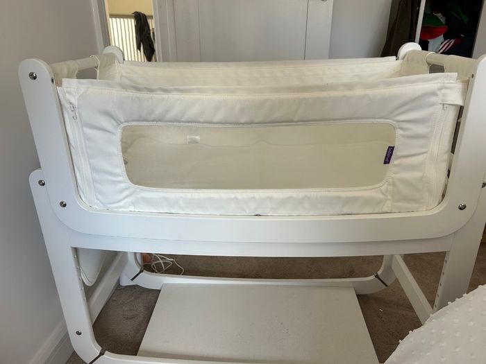 Snuz Pod next to me cot