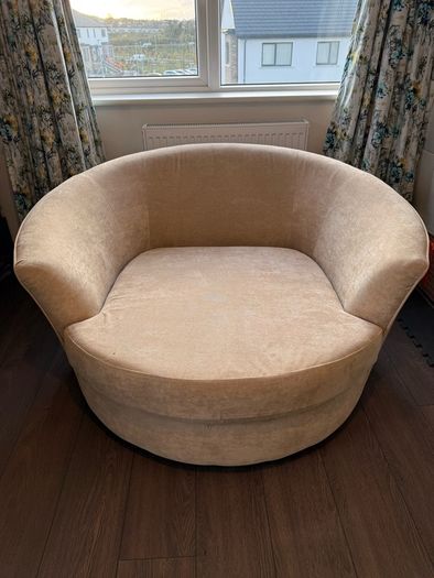 Large Swivel Snuggle Chair