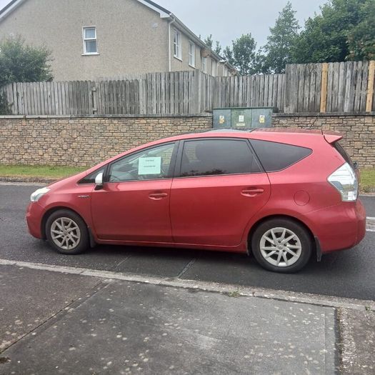 Toyota Prius Alpha 2014