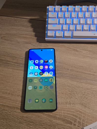 Samsung Flip 7 USED for 3 weeks