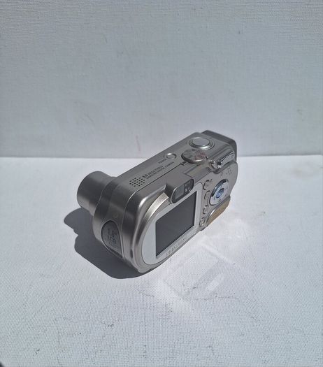 Samsung Digimax A6 compact digital camera.
