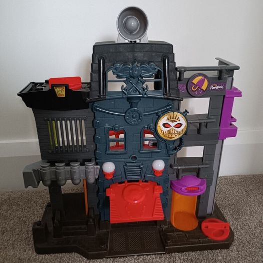 Imaginext Joker cave