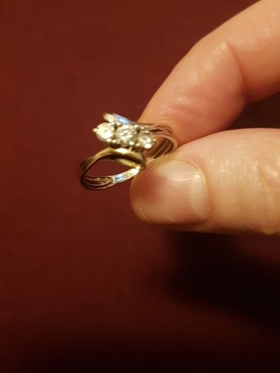 9 ct gold ring