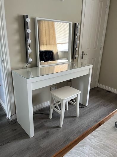 Dressing table with mirror, lights and stool