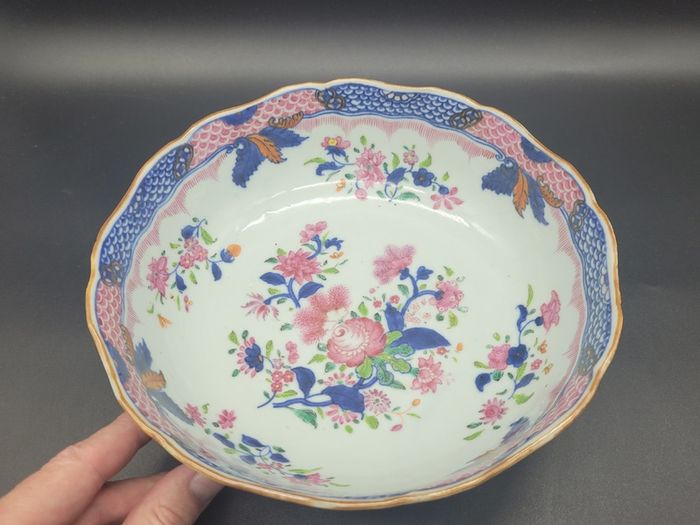 Chinese 18th / 19th Century Famille Rose Export Bowl