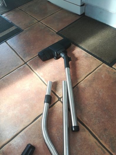 Vacuum cleaner pipe and brush set.