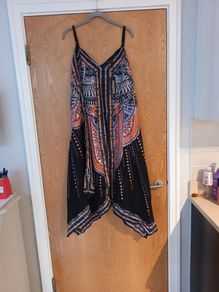 Boohoo  Rosie Hanky Hem Printed Midi Dress. S.12    B.N.W.T.