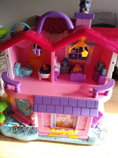 Hamleys toy house