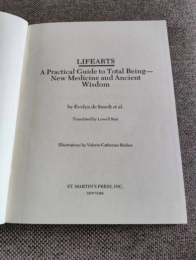 LIFE ARTS A Practical Guide to Total Being New Medicine and Ancient Wisdom by Evelyn de Smedt 1977 hardback in very good condition with some wear to the cover see all photos A4 size book 190 pages and illustrations FREE STANDARD POSTAGE INCLUDED