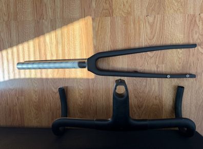 Carbon integrated bars and forks off canyon endurace