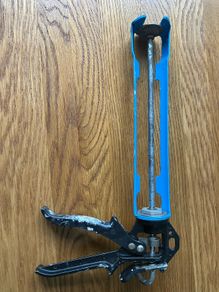 Caulking gun