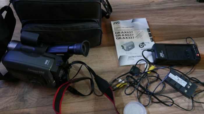 JVC GR-AX337E Compact VHS Camcorder + Carry Bag & Charger (the battery doesn't hold a charge - it works perfectly on the charger)