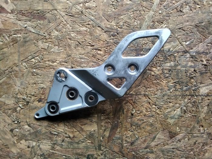 GSXF 650  Footrest hanger
