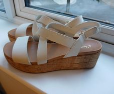 Clarkes sandals size 5.5