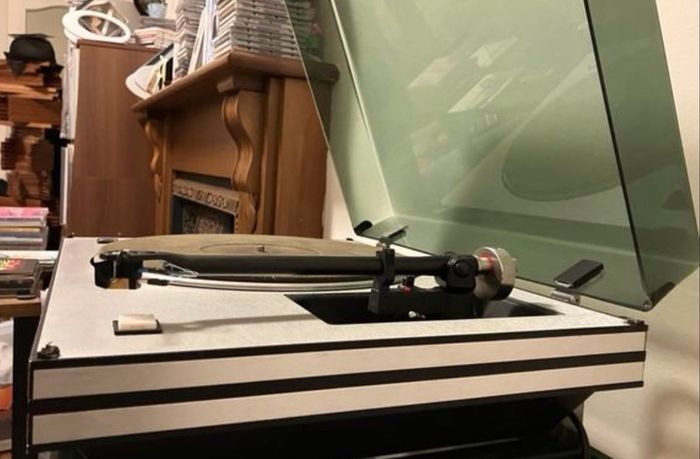 STD 305M  |  Suspended Sub-Chassis Belt-Drive Turntable