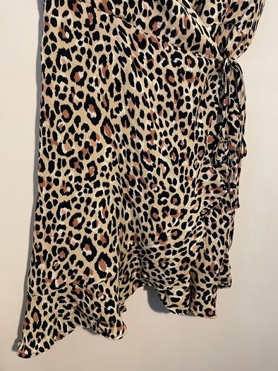 BERSHKA Leopard Frill Wrap Dress Size L!