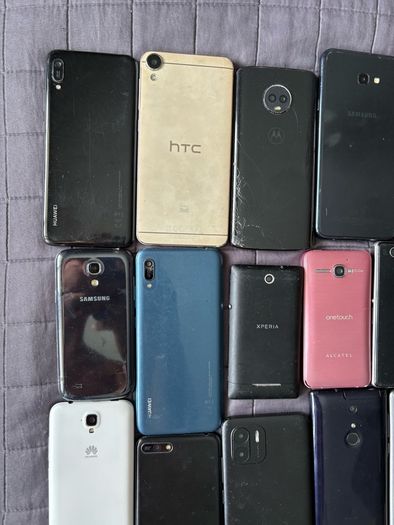 Bundle of 25 phones