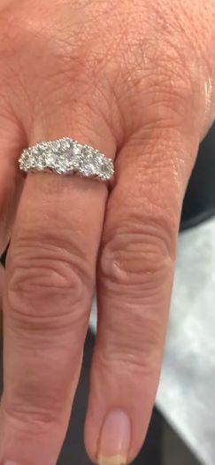Beautiful 5 stone diamond dress ring in 18ct white gold