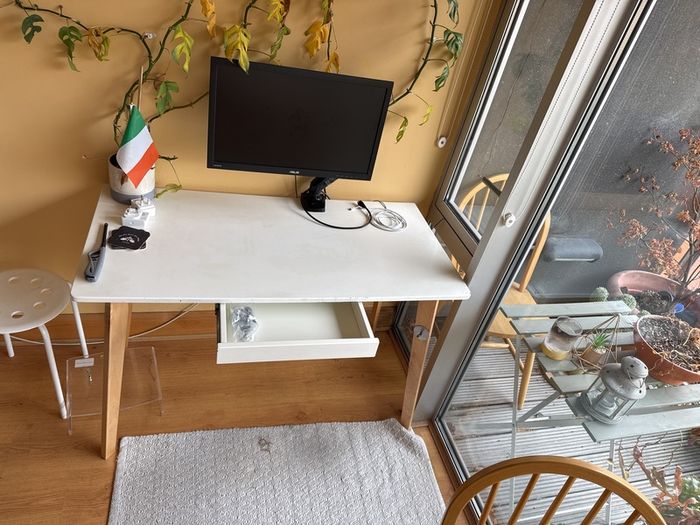 desk + Screen