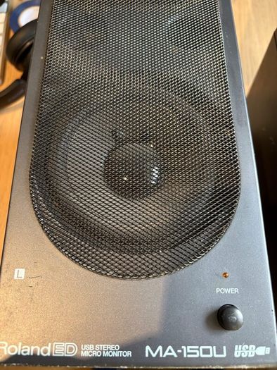 Roland MA-150U Powered Speakers, Pair, Untested