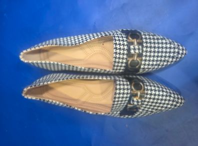 womens pointed shoes