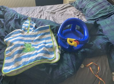 Bath seat and baby towel