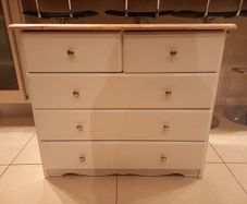 chest of drawers