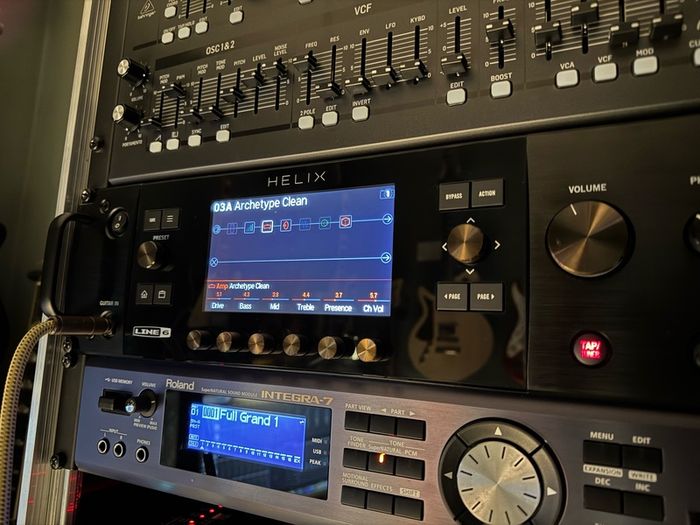 Line 6 Helix Rack and Floor Controller