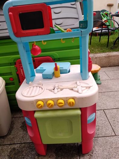 Toy kitchen