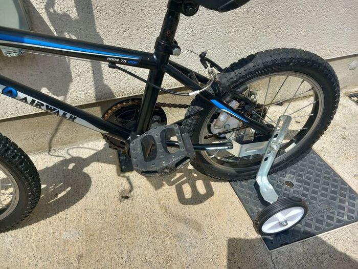Aiirwalk Kids bike size 16 inch wheels