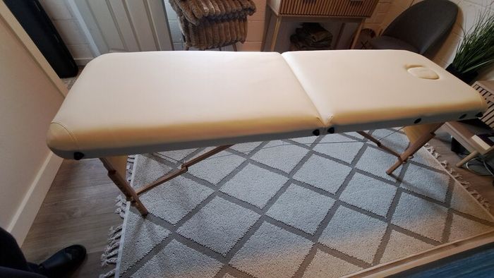 massage table