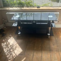 Black glass tv stand