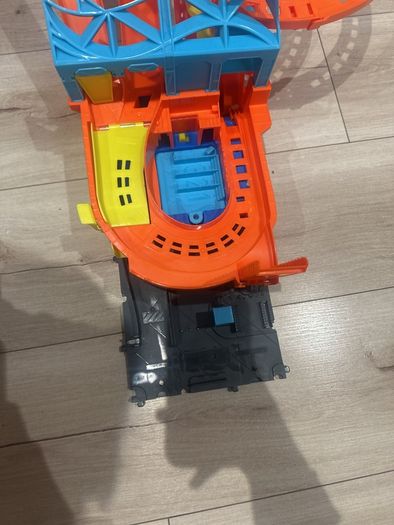 Hot wheels track