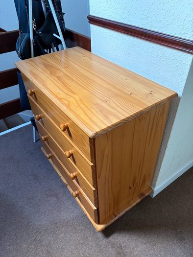 chest of drawers