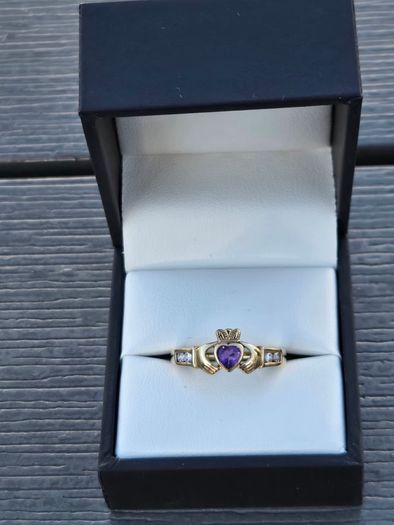 9ct Yellow Gold Amethyst Claddagh Ring