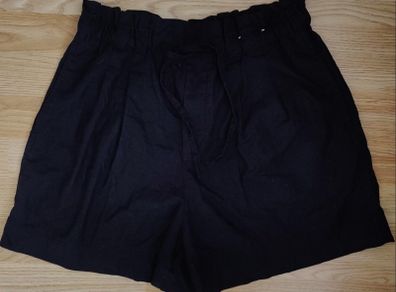 UNIQLO Black high-waisted shorts