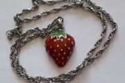 PENDANT - Heavy Enamelled - Strawberry