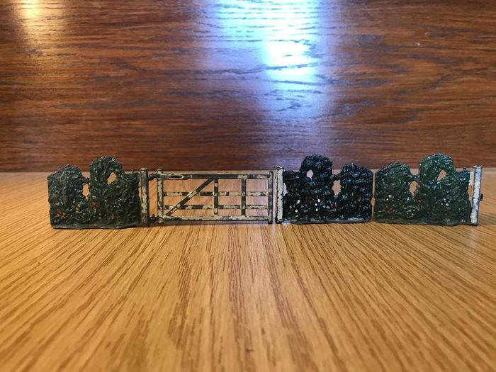 Britain's lead toy horses and field marker and gate 6F toy 1/32