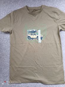 New.boy's t-shirt. 33"/34
