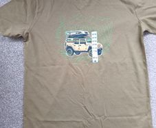 New.boy's t-shirt. 33"/34