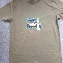 New.boy's t-shirt. 33"/34