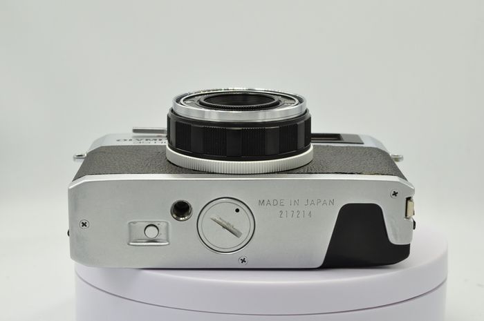 Olympus 35RC 35mm film rangefinder camera in good condition With E-zuiko 42mm f2.8 super sharp lens(No Leica, NO Canon QL17,No Yashica