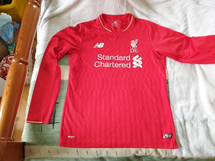 Liverpool Football Club Home Jersey 2015 to 2016 Childrens Large New Balance
