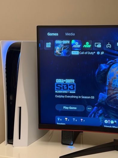 PS5 Disc Edition 4 Controllers Charging Stand FIFA Call of Duty
