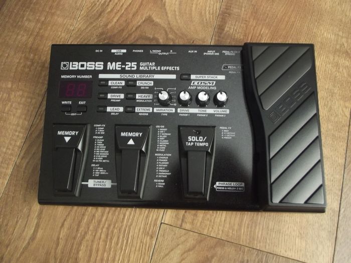 Boss ME-25 Guitar Effects Processor - includes power supply